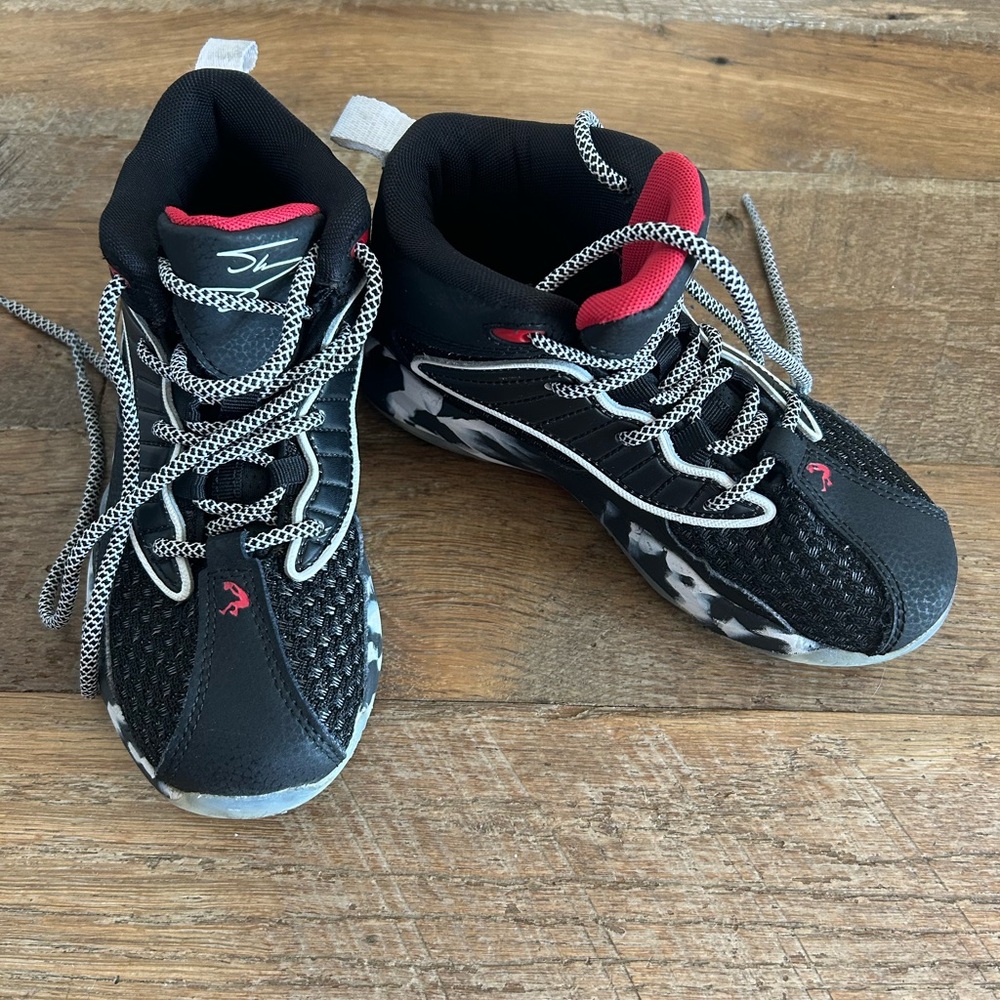 Michael Jordon Black and Red Basketball sneakers